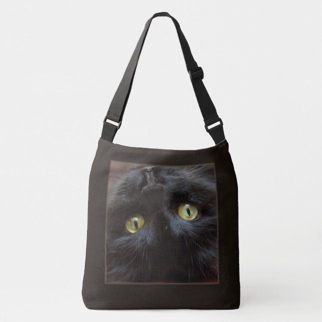 Bolso Cruzado Derecho al revés y encima del gato negro (Anverso)