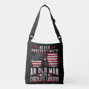 Bolso Cruzado Dog Lover Nunca subestimar al viejo labrador