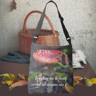 Bolso Cruzado El hongo azárico de la mosca roja en el bosque