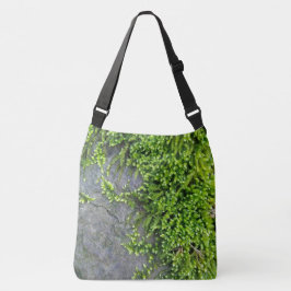 Bolso Cruzado Entodon seductrix verde sobre piedra gris