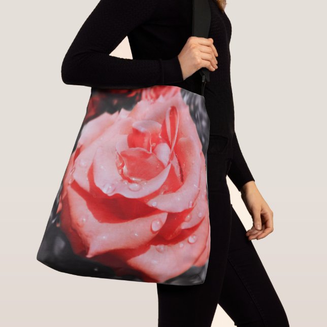 Bolso Cruzado Flores de Rosa románticas (Detalle)