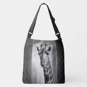 Bolso Cruzado Giraffe en un paisaje urbano