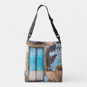 Bolso Cruzado Pared azul y puerta