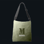 Bolso Cruzado Patrón de malla geométrica verde claro del ejércit<br><div class="desc">Monograma Personalice con su personalizado inicial y su nombre. El gradiente verde del ejército de la malla geométrica triángulos sombríos. Malla geométrica triangular con gradiente oscuro gris oscuro claro. militar,  ejército,  patrón,  sombrío,  malla,  triángulos,  geometría,  geométrica,  gradiente,  fresco,  triángulo,  verde</div>