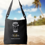 Bolso Cruzado Rutas de monograma de nombres blancos negros de lo<br><div class="desc">Un fondo negro,  decorado con un crucero y el texto: Escuadrón de cruceros. Personalice y agregue sus iniciales de monograma y nombre completo.</div>