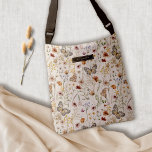 Bolso Cruzado Tote de impresión general Boho, Tote de hombro<br><div class="desc">Esta elegante bolsa de moda de boho cuenta con hermosas flores silvestres de acuarela pintadas a mano y mariposas dispuestas en un bonito y caprichoso patrón con un nombre para personalizar.</div>