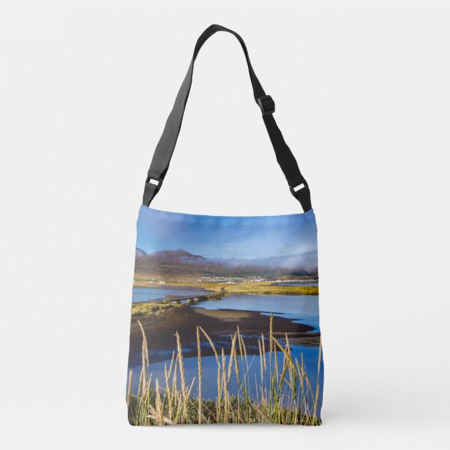 Bolso Cruzado Vista sobre Saudarkrokur y Skagafjordur, Islandia (Reverso)