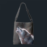 Bolso Cruzado Wolf Howling Lone Wolf<br><div class="desc">Lobo aullando,  si amas a los lobos o eres un lobo solitario esto es para ti. Lleva a este lobo salvaje a casa contigo y vive en el lado salvaje.</div>