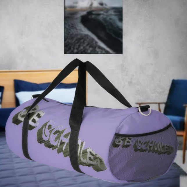 Bolso De Deporte Grande B Schooled Gray-Wht (The vibrant color, and motivational phrase, of this duffle bag, stands out in a crowd!)