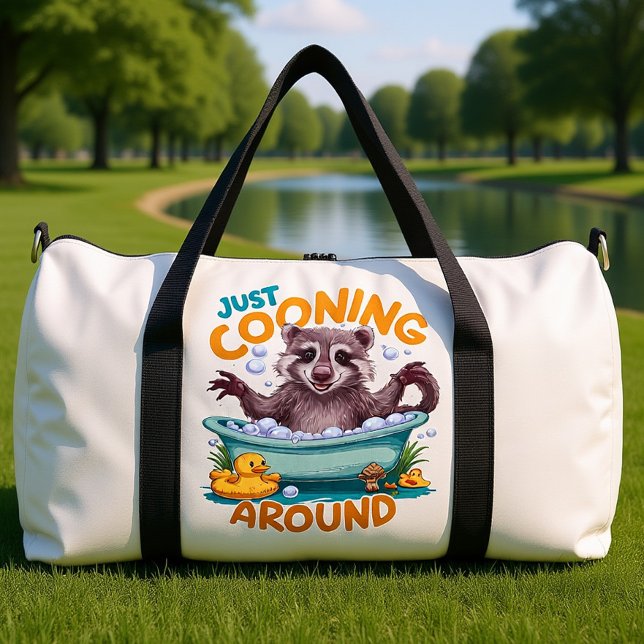Bolso De Deporte Grande Just Cooning, Playful Raccoon Bath time Adventure (Subido por el creador)