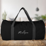 Bolso De Deporte Grande Monograma minimalista de escritura moderna de colo<br><div class="desc">Minimalista Black Modern Script Monograma Bolsa Duffle</div>