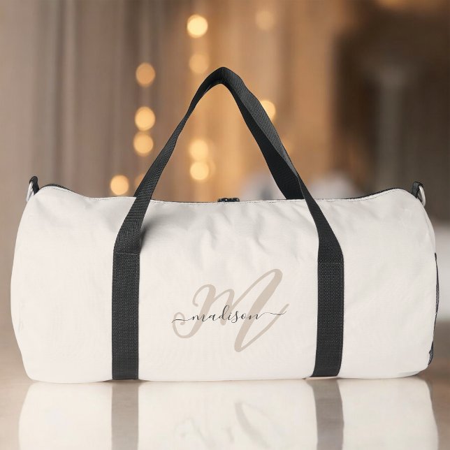 Bolso De Deporte Grande Monograma y nombre beige estilo Boho (Personalize with your name and monogram initial.)