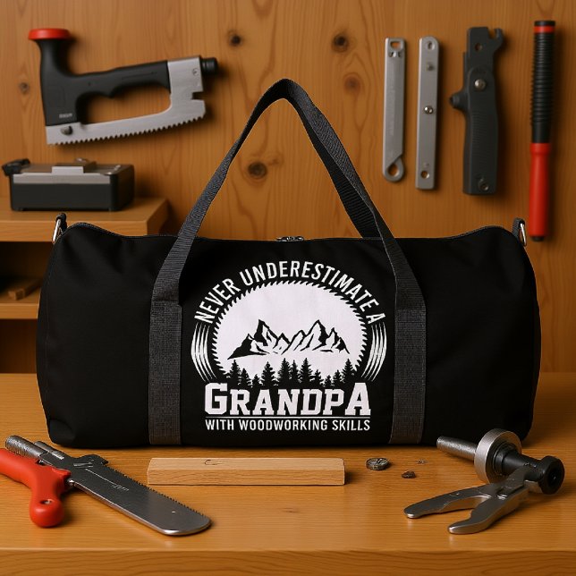 Bolso De Deporte Grande Never Underestimate Grandpa Woodworking Skills (Subido por el creador)