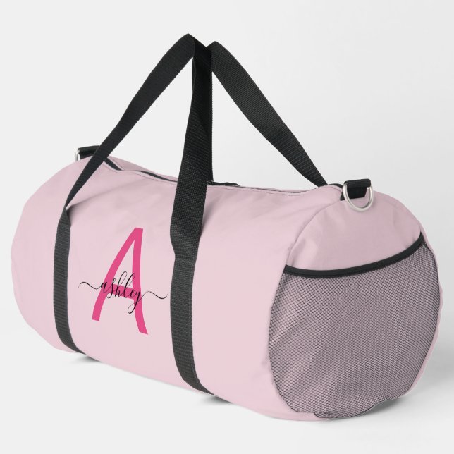 Bolso De Deporte Grande Nombre de monograma rosa caliente Chica Script Dep (Esquina derecha)