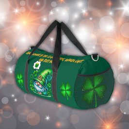 Bolso De Deporte Grande Un lindo Gnome de San Patricio durmiendo en verde 
