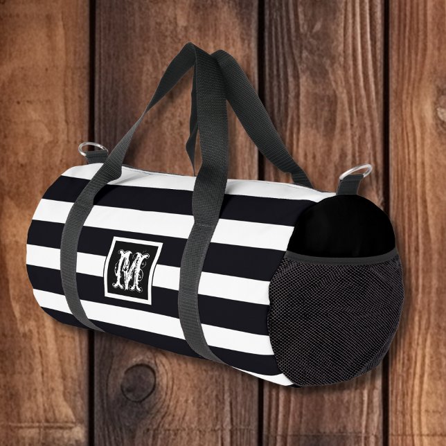 Bolso De Deporte Pequeño Elegante Monograma clásico. Rayas blancas y negras (Classic Thick Black & White Stripes with Monogram Duffle Bag. Elegant Bag!)