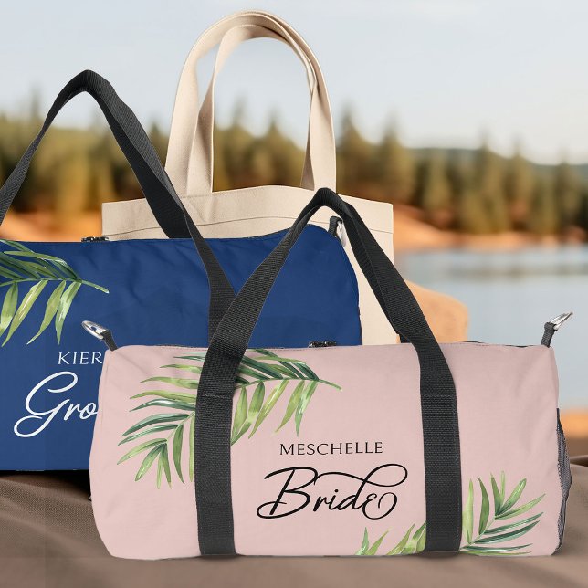 Bolso De Deporte Pequeño Hoja de Palma Tropical Cualquier Novia manuscrita  (Bride duffel bag with palm leaf and calligraphy - edit to any color)