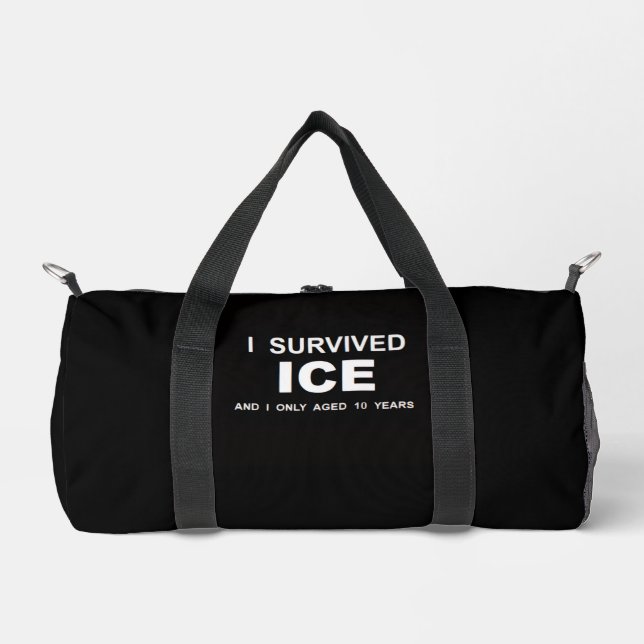 Bolso De Deporte Pequeño I Survived ICE  (Anverso)