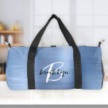 Bolso De Deporte Pequeño Monograma blanco negro Metalizado cepillado azul G<br><div class="desc">Este bolso de duffel personalizado presenta un monograma y un primer nombre en un moderno guión en blanco y negro sobre un fondo metalizado color azul claro.</div>