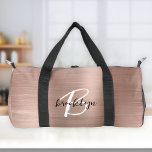 Bolso De Deporte Pequeño Monograma blanco negro Metalizado cepillado de oro<br><div class="desc">Este bolso de duffel personalizado presenta un monograma y un nombre en un guión moderno en blanco y negro sobre un fondo metalizado de imitación dorada rosa de glam.</div>