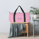 Bolso De Deporte Pequeño Monograma de nombre rosado<br><div class="desc">Fondo rosa claro,  texto negro y dorado. Personalice y agregue su nombre,  iniciales de monograma y nombre completo.</div>