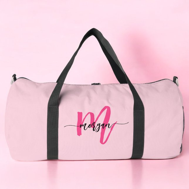 Bolso De Deporte Pequeño Nombre de monograma rosa caliente Chica Script Dep (Subido por el creador)