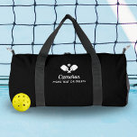 Bolso De Deporte Pequeño Pickleball Paddles Nombre personalizado Personaliz<br><div class="desc">El bolso perfecto para todo tu equipo - el diseño incluye remo cruzado de remo de bolas, una bola y 2 líneas de texto personalizado. Agregue su nombre, monograma, nombre del equipo o verdaderamente cualquier texto personalizado. Perfecto para llevar las palas, las bolas, el aperitivo, la botella de agua, etc....</div>