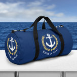 Bolso De Deporte Pequeño Tu barco o tu nombre Anchor de la Armada de la Est<br><div class="desc">Bolsa de viaje con temática náutica o de duffel de gimnasia con tu nombre personalizado o nombre del barco. El diseño es majestuoso, con un ancla de barco blanco realzado con hojas de laurel de color oro y una estrella dorada. El color de la bolsa es un azul marino rico...</div>