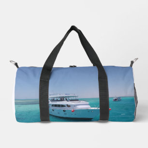 Bolso De Deporte Pequeño Yate blanco nieve cerca de la Isla Blanca en el Ma