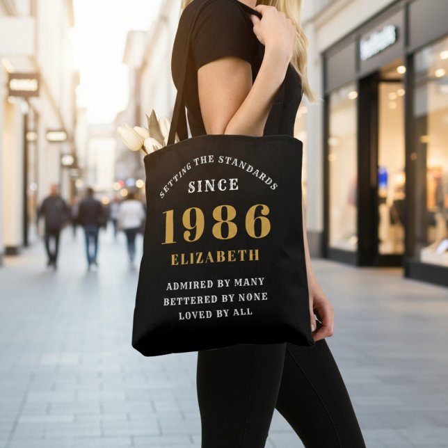 Bolso De Tela 40th Birthday 1986 Black Gold For Her Personalized (Born 1986 birthday tote bag. Background out of focus.)