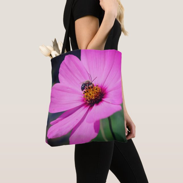 Bolso De Tela Abeja De Miel En La Flor De Cosmos Rosa (Detalle)