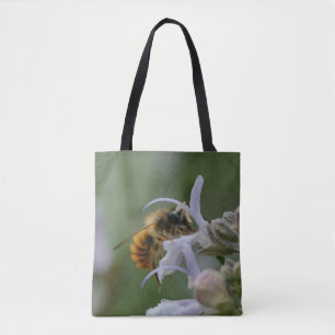 Bolso De Tela Abeja masiva, o tal vez (!) otro insecto, en una b