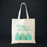 Bolso De Tela Acuarela: Las plumas de la madre de la novia<br><div class="desc">Este diseño luminoso y aireado presenta plumas acuáticas en tonos azules, acuáticos y verdes. Coordina con la "Colección Boda de plumas acuáticas". Utilícelo para favores matrimoniales o como elemento de conveniencia en bodas de destino. En este diseño se ofrecen totes para toda la fiesta nupcial y se presentan en diferentes...</div>