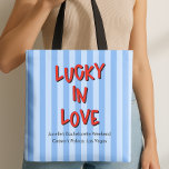 Bolso De Tela Afortunada en Las Vegas Bachelorette<br><div class="desc">Un tote temático de Lucky in Love es imprescindible para tu celebración de Las Vegas. Gritar con un tipo de letra negrita y personalizarlo con un nombre, ubicación o fecha. Ideal para regalar, y fotos de grupo. || Haga clic en "personalizar este diseño" para añadir sus detalles. Explorar el vínculo...</div>