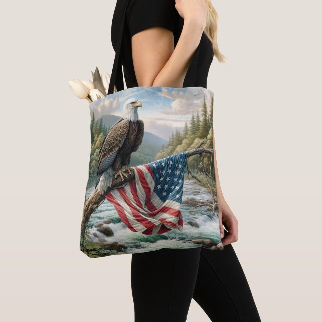 Bolso De Tela Águila Calva Con Bandera Estadounidense En Rama De (Detalle)
