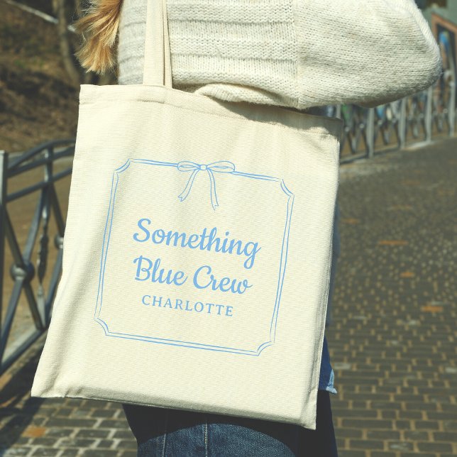 Bolso De Tela Algo de nombre personalizado elegante Bow de la tr (Trendy Customizable 'Something Blue Crew' Tote for Bridal Parties featuring chic coquette bow sketch)