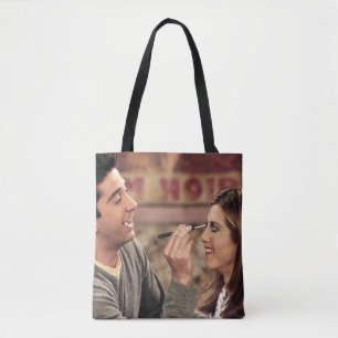 Bolso De Tela AMIGOS™ Ross hace maquillaje a Rachel