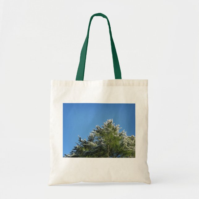 Bolso De Tela Árbol de pino con puntas de nieve en cielo azul (Frente)
