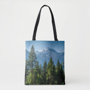 Bolso De Tela Árboles Coníferos con Fondo de Montaña
