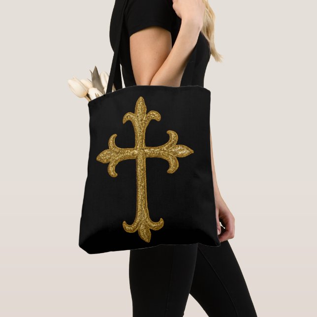 Bolso De Tela Aspecto de bordado en oro cruzado en la parte dela (Detalle)