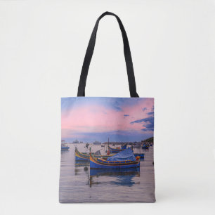 Bolso De Tela Atardecer sobre el puerto con barcos de pesca