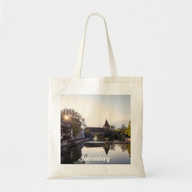 Bolso De Tela Atardecer sobre el viejo puente medieval en Nuremb (Frente)