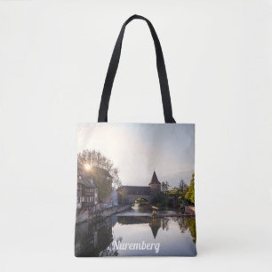 Bolso De Tela Atardecer sobre el viejo puente medieval en Nuremb