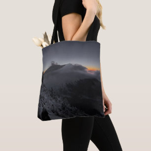 Bolso De Tela Atardecer volcánico sobre majestuosos picos de mon