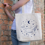 Bolso De Tela Ballena celeste<br><div class="desc">Ilustracion de arte en línea de una ballena sobre un fondo de estrellas y una luna.</div>