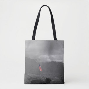 Bolso De Tela Bandera estadounidense en un acantilado de colores