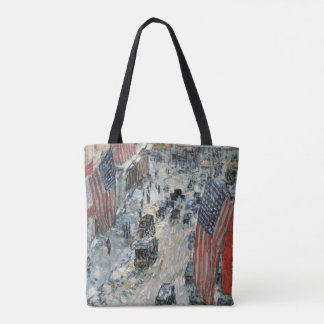 Bolso De Tela Banderas en la calle 57 por Frederick Childe Hassa