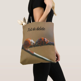 Bolso De Tela Besando Ladybugs En Una Alambrada Personalizada