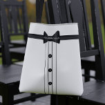 Bolso De Tela Boda de Bacheller Party Bow Tie Groomswoman<br><div class="desc">Inspirado por los camisetas de vestimenta blanca que llevarías con un esmoquin,  agrega el nombre de tu Groomswoman y las iniciales de La Pareja Feliz a esta graciosa bolsa de tote blanca y negra. Hace un divertido regalo de boda para cualquier miembro de la Fiesta de la Boda</div>