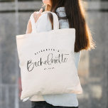 Bolso De Tela Boda de caligrafía de soltera de Bachelorette Part<br><div class="desc">El Boda de caligrafía Tote Bag de Bachelorette Party Bridesmaid cuenta con diversión y caligrafía de bonito,  además de la fecha del evento y el nombre personalizado. Esto hace un regalo perfecto para una fiesta de soltera - ¡llénalo de diversión!</div>